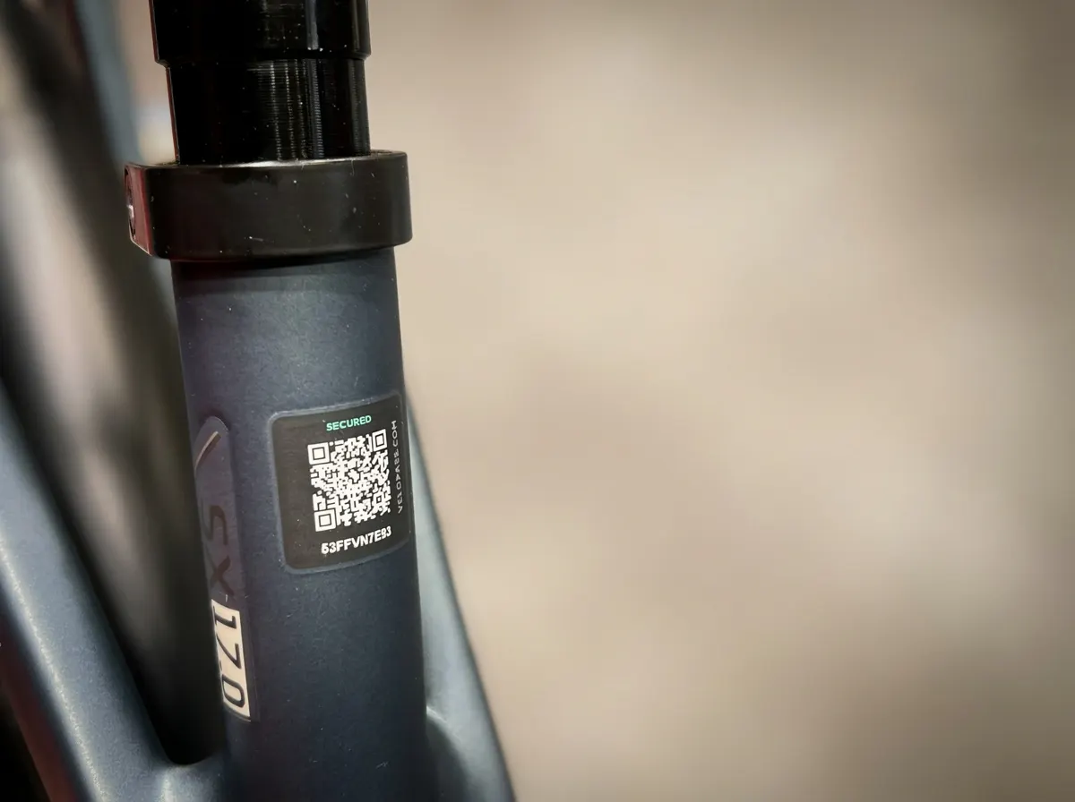 Velopass Frame-ID sticker macro with SECURED label and QR code